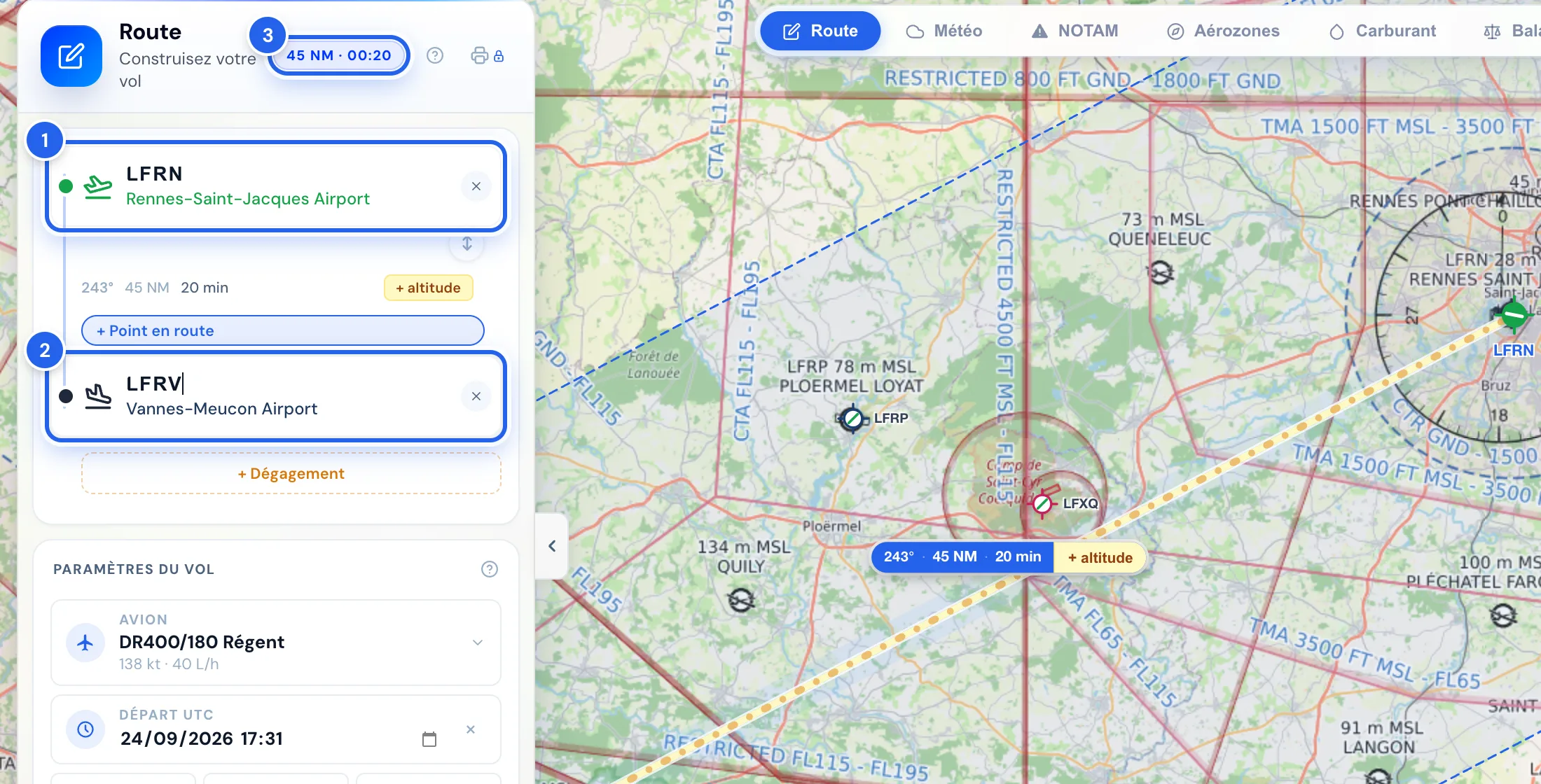 Route LFRN vers LFRV tracée sur la carte, avec le bandeau de vol en bas